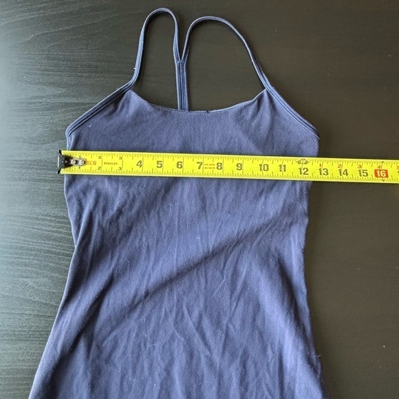 Lululemon Power Pose blue tank top w/built in bra. Size 4 - Picture 10 of 11